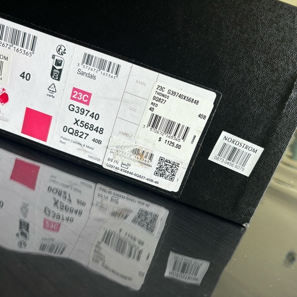 New in box Chanel coral sandals - Picture 2 of 6